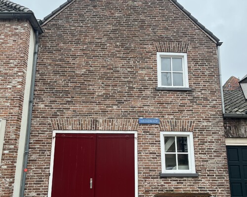 Bedrijfsruimte met bovenwoning