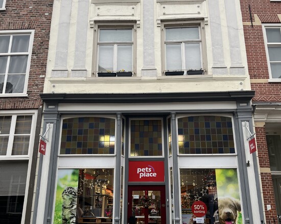 Bedrijfsruimte met bovenwoning